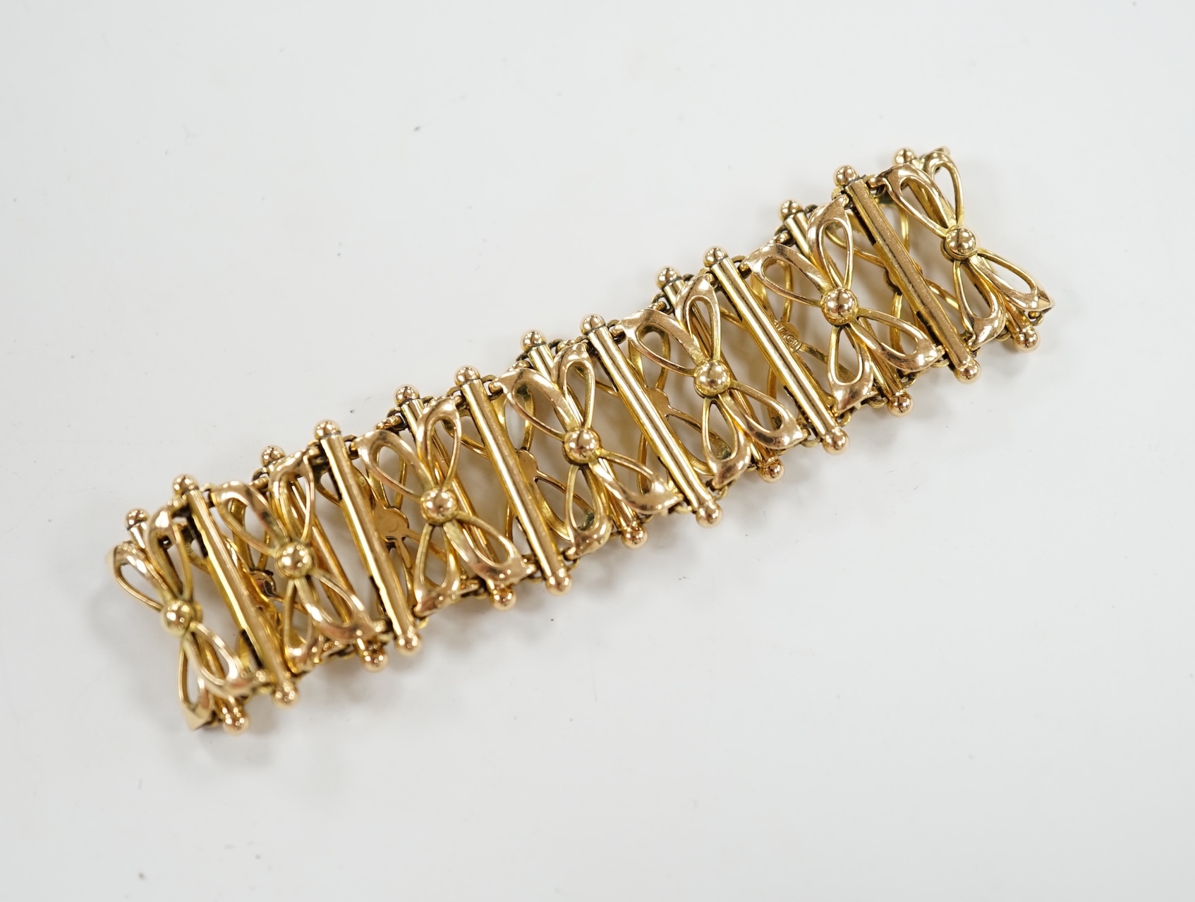 An Edwardian 15ct expanding bracelet, 15cm closed, 18.1 grams. Condition - poor (repair)